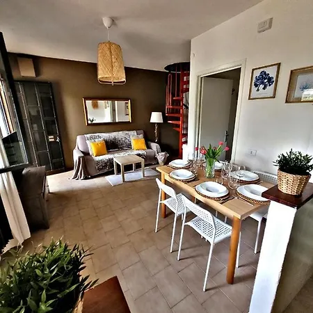 Casa Gladioli Con Ampio Giardino